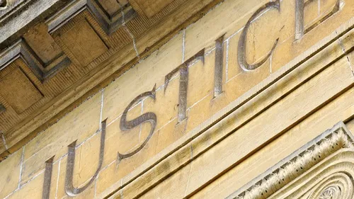Un professeur du Maine-et-Loire condamné pour des échanges...
